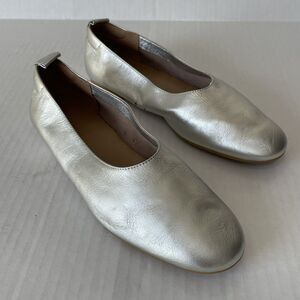 Everlane The Italian Leather Day Glove Silver Metallic Ballet Flats SIZE 8.5